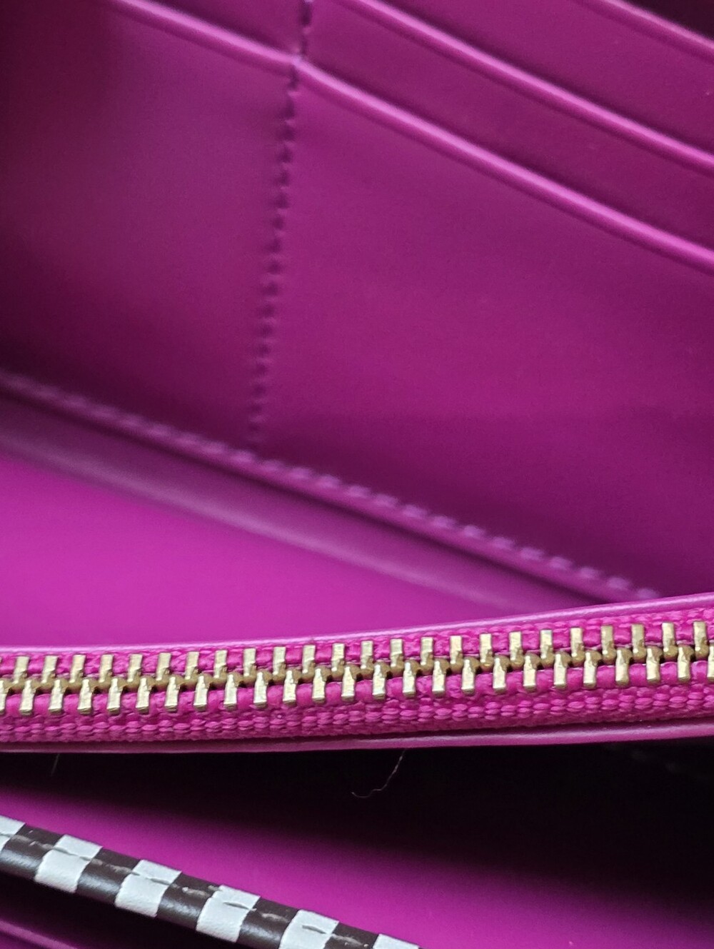 Henri Bendel Monogrammed Wallet And Dust Bag - Picture 7 of 16